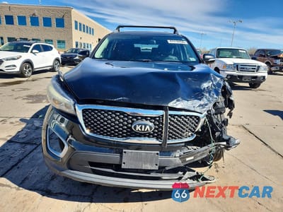 Piąte zdjęcie samochodu w środku: 2017 KIA SORENTO LX V6 VIN:5XYPGDA56HG235407 - miniatura