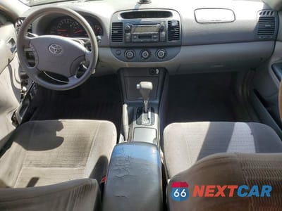 Zdjęcie 8 z 12 samochodu: 2005 TOYOTA CAMRY LE VIN:JTDBE32K253034215 - miniatura