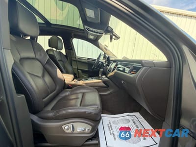 Piąte zdjęcie samochodu w środku: 2015 PORSCHE MACAN S VIN:WP1AB2A57FLB59012 - miniatura