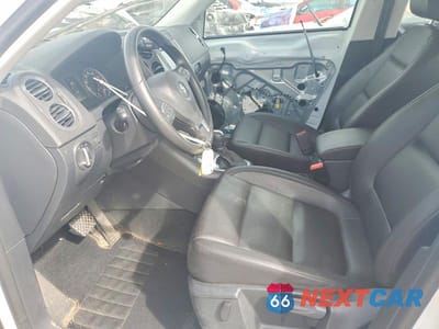 Zdjęcie 7 z 13 samochodu: 2017 VOLKSWAGEN TIGUAN S VIN:WVGBV7AX7HK041817 - miniatura