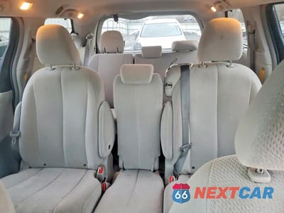Zdjęcie 10 z 13 samochodu: 2014 TOYOTA SIENNA LE 8-PASSENGER VIN:5TDKK3DCXES485230 - miniatura