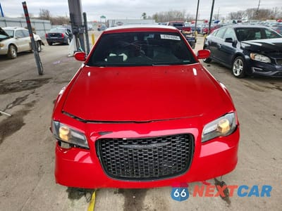 Piąte zdjęcie samochodu w środku: 2016 CHRYSLER 300 S VIN:2C3CCAGG2GH152451 - miniatura