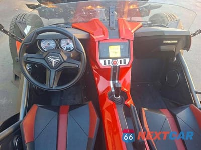 Piąte zdjęcie samochodu w środku: 2015 POLS SLINGSHOT RED VIN:57XAAPFA2F5103076 - miniatura