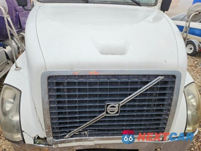 Zdjęcie 7 z 10 samochodu: 2012 VOLVO VNL SEMI TRUCK VIN:4V4NC9EH1CN561822 - miniatura