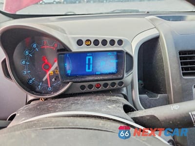 Zdjęcie 9 z 12 samochodu: 2014 CHEV SONIC VIN:1G1JC5SH9E4222007 - miniatura