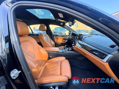 Piąte zdjęcie samochodu w środku: 2019 BMW 540 XI VIN:WBAJE7C58KWW14782 - miniatura
