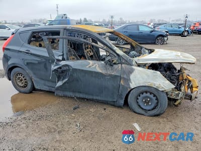 Czwarte zdjęcie samochodu z boku: 2013 HYUNDAI ACCENT GS VIN:KMHCT5AE1DU083699 - miniatura