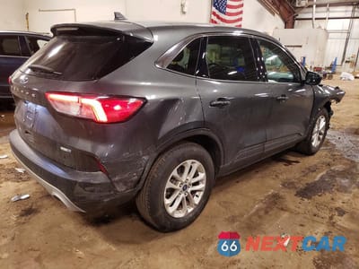Trzecie zdjęcie samochodu z tyłu: 2020 FORD ESCAPE SE VIN:1FMCU9G61LUB63460 - miniatura