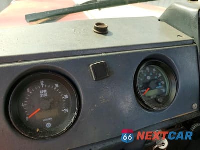 Zdjęcie 8 z 10 samochodu: 1985 MACK 600 RS600 VIN:1M2T148C0FM002599 - miniatura