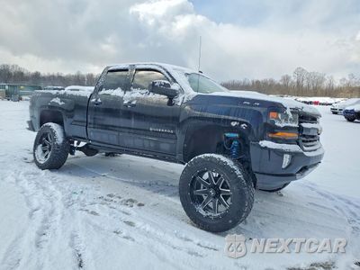 Czwarte zdjęcie samochodu z boku: 2018 CHEVROLET SILVERADO K1500 LT VIN:1GCVKREC1JZ301073 - miniatura