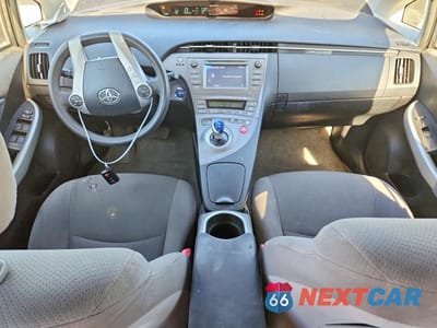 Zdjęcie 8 z 12 samochodu: 2013 TOYOTA PRIUS TWO VIN:JTDKN3DU0D5611549 - miniatura