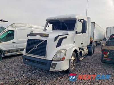 Drugie zdjęcie samochodu z przodu: 2016 VOLVO VNL SEMI TRUCK VIN:4V4NC9EH4GN958138 - miniatura