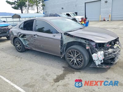 Czwarte zdjęcie samochodu z boku: 2023 TOYOTA CAMRY SE VIN:4T1G11AK0PU790934 - miniatura