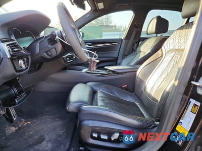 Zdjęcie 7 z 13 samochodu: 2018 BMW M550XI VIN:WBAJB9C51JB036678 - miniatura