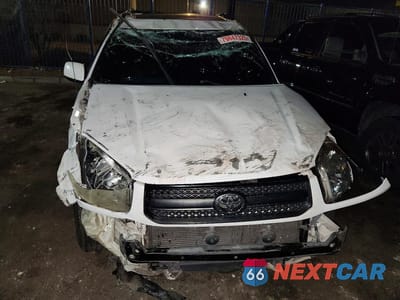 Piąte zdjęcie samochodu w środku: 2004 TOYOTA RAV4 BASE VIN:JTEGD20V140024268 - miniatura