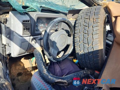 Zdjęcie 8 z 13 samochodu: 1997 JEEP WRANGLER / TJ SE VIN:1J4FY29P8VP412688 - miniatura
