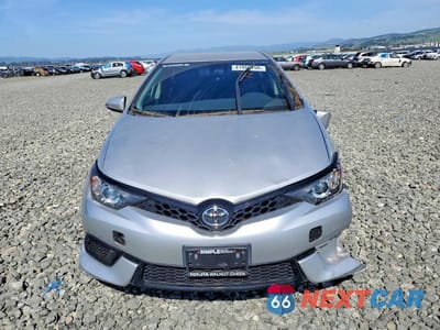 Piąte zdjęcie samochodu w środku: 2017 TOYOTA COROLLA IM BASE VIN:JTNKARJE0HJ526389 - miniatura