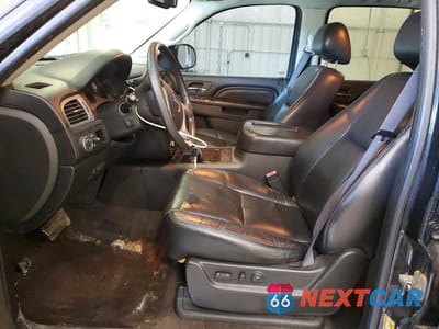 Zdjęcie 7 z 13 samochodu: 2011 GMC YUKON XL DENALI VIN:1GKS2MEF0BR234018 - miniatura