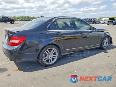 Trzecie zdjęcie samochodu z tyłu: 2013 MERCEDES-BENZ C 300 4MATIC VIN:WDDGF8AB1DR276349 - miniatura