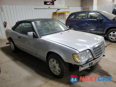 Czwarte zdjęcie samochodu z boku: 1994 MERCEDES-BENZ E 320 VIN:WDBEA66E4RC083709 - miniatura