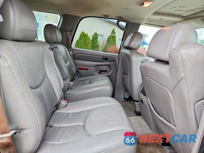 Zdjęcie 11 z 12 samochodu: 2004 GMC YUKON DENALI VIN:1GKEK63U24J240317 - miniatura