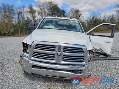 Piąte zdjęcie samochodu w środku: 2017 RAM 2500 SLT VIN:3C6UR5DJ6HG741050 - miniatura