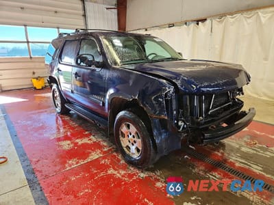 Czwarte zdjęcie samochodu z boku: 2008 CHEVROLET TAHOE K1500 VIN:1GNFK13018J195335 - miniatura