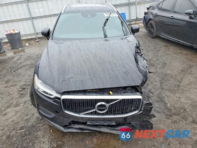 Piąte zdjęcie samochodu w środku: 2021 VOLVO XC60 T5 MOMENTUM VIN:YV4102DKXM1700472 - miniatura