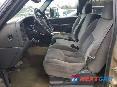 Zdjęcie 7 z 11 samochodu: 2004 GMC SIERRA K2500 CREW CAB VIN:1GTGK23U54F203679 - miniatura