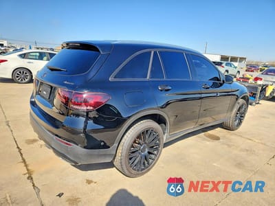Trzecie zdjęcie samochodu z tyłu: 2021 MERCEDES-BENZ GLC 300 4MATIC VIN:W1N0G8EB5MV313471 - miniatura