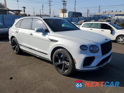 Czwarte zdjęcie samochodu z boku: 2021 BENTLEY BENTAYGA SPEED VIN:SJAAR2ZV8MC038229 - miniatura