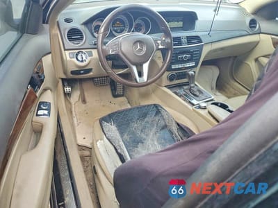 Zdjęcie 8 z 11 samochodu: 2014 MERCEDES-BENZ C 250 VIN:WDDGJ4HB9EG312864 - miniatura
