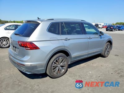 Trzecie zdjęcie samochodu z tyłu: 2019 VOLKSWAGEN TIGUAN SE VIN:3VV3B7AX4KM110563 - miniatura