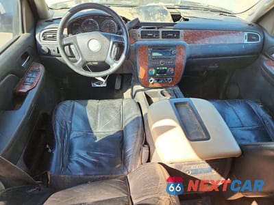 Zdjęcie 8 z 14 samochodu: 2007 CHEVROLET SUBURBAN C1500 VIN:1GNFC16J97J238139 - miniatura