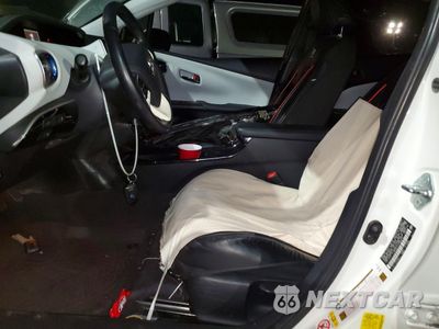 Zdjęcie 7 z 14 samochodu: 2016 TOYOTA PRIUS THREE TOURING VIN:JTDKARFU1G3008475 - miniatura