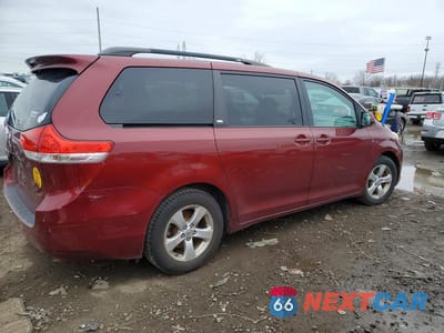 Trzecie zdjęcie samochodu z tyłu: 2014 TOYOTA SIENNA LE 8-PASSENGER VIN:5TDKK3DC6ES483541 - miniatura