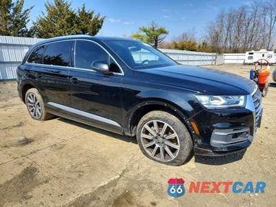 Czwarte zdjęcie samochodu z boku: 2017 AUDI Q7 PREMIUM PLUS V6 VIN:WA1LAAF7XHD014832 - miniatura