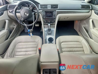 Zdjęcie 8 z 12 samochodu: 2017 VOLKSWAGEN PASSAT SEL PREMIUM VIN:1VWCT7A32HC018108 - miniatura