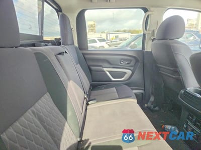 Zdjęcie 10 z 12 samochodu: 2020 NISSAN TITAN SV VIN:1N6AA1EF4LN510313 - miniatura
