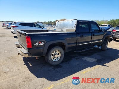 Trzecie zdjęcie samochodu z tyłu: 2004 CHEVROLET SILVERADO K2500 VIN:1GCGK23U94F105819 - miniatura