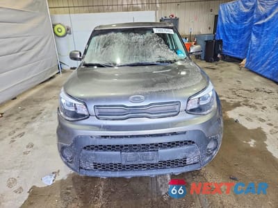 Piąte zdjęcie samochodu w środku: 2018 KIA SOUL BASE VIN:KNDJN2A27J7507777 - miniatura