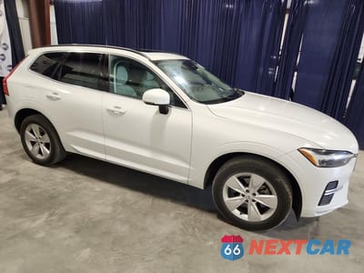 Czwarte zdjęcie samochodu z boku: 2022 VOLVO XC60 B5 MOMENTUM VIN:YV4L12RK4N1059061 - miniatura