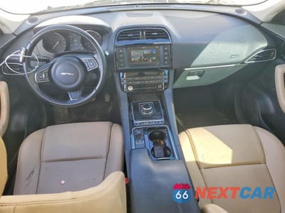 Zdjęcie 8 z 13 samochodu: 2018 JAGUAR F-PACE PREMIUM VIN:SADCJ2FX6JA324936 - miniatura