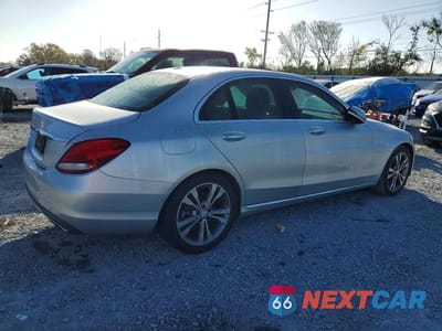Trzecie zdjęcie samochodu z tyłu: 2016 MERCEDES-BENZ C 300 VIN:55SWF4JB8GU132000 - miniatura