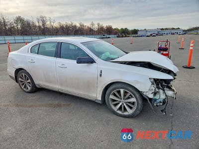 Czwarte zdjęcie samochodu z boku: 2011 LINCOLN MKS VIN:1LNHL9ER1BG606516 - miniatura