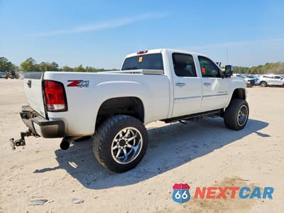 Trzecie zdjęcie samochodu z tyłu: 2013 GMC SIERRA K2500 DENALI VIN:1GT125E85DF193176 - miniatura