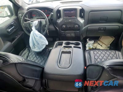 Zdjęcie 8 z 12 samochodu: 2021 CHEVROLET SILVERADO K1500 CUSTOM VIN:1GCRYBEF8MZ102205 - miniatura