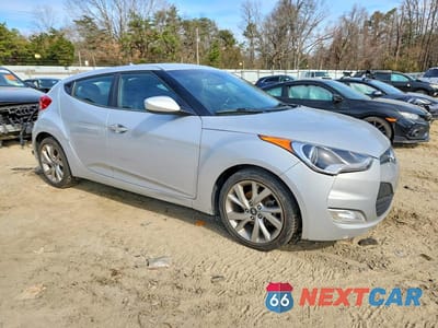 Czwarte zdjęcie samochodu z boku: 2017 HYUNDAI VELOSTER BASE VIN:KMHTC6AD4HU304909 - miniatura