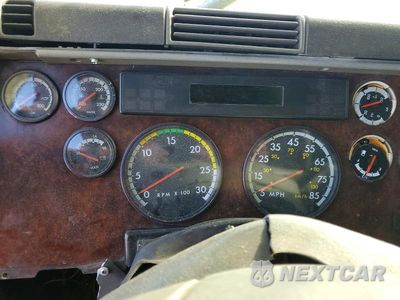 Zdjęcie 8 z 10 samochodu: 2000 FREIGHTLINER CONVENTIONAL SEMI TRUCK VIN:1FUYSWEB6YLF80466 - miniatura