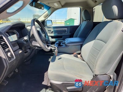 Zdjęcie 7 z 12 samochodu: 2018 RAM 1500 ST VIN:3C6JR6DG7JG230031 - miniatura